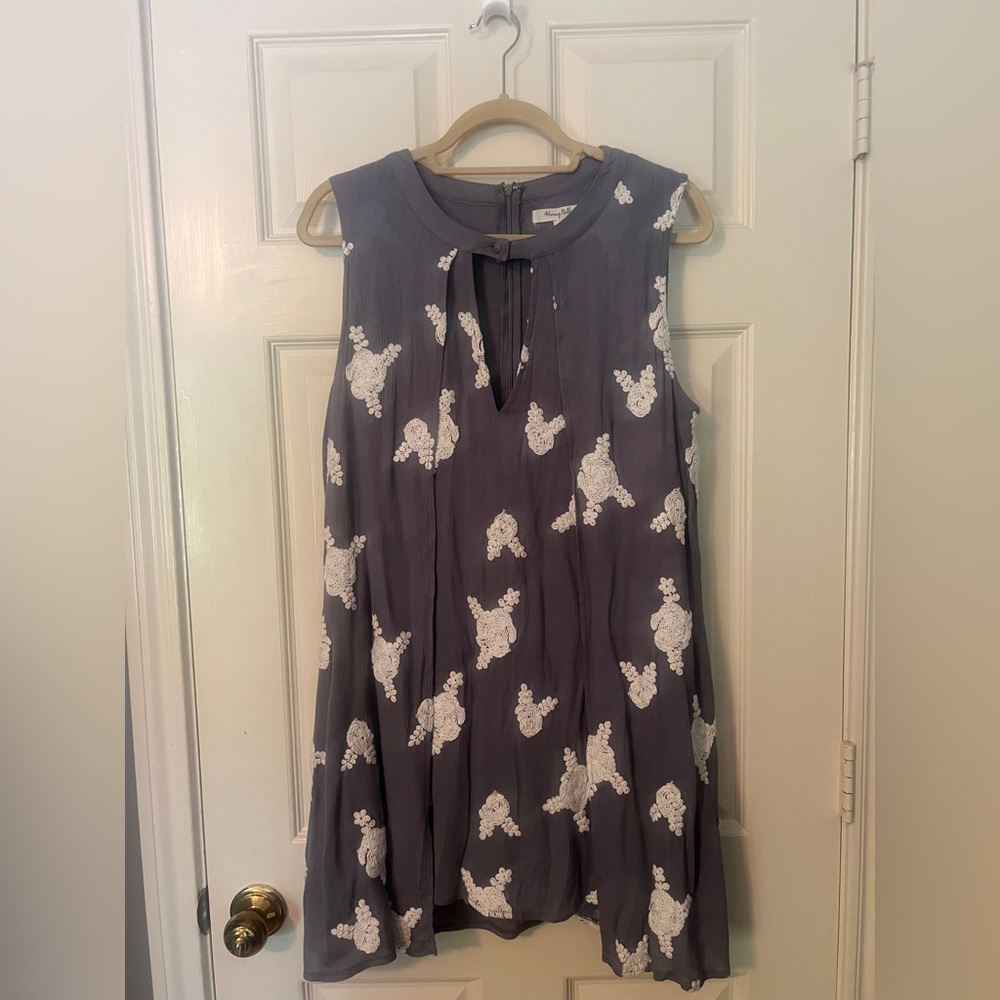 Honey Belle Floral Embroidered Swing Dress Size Medium